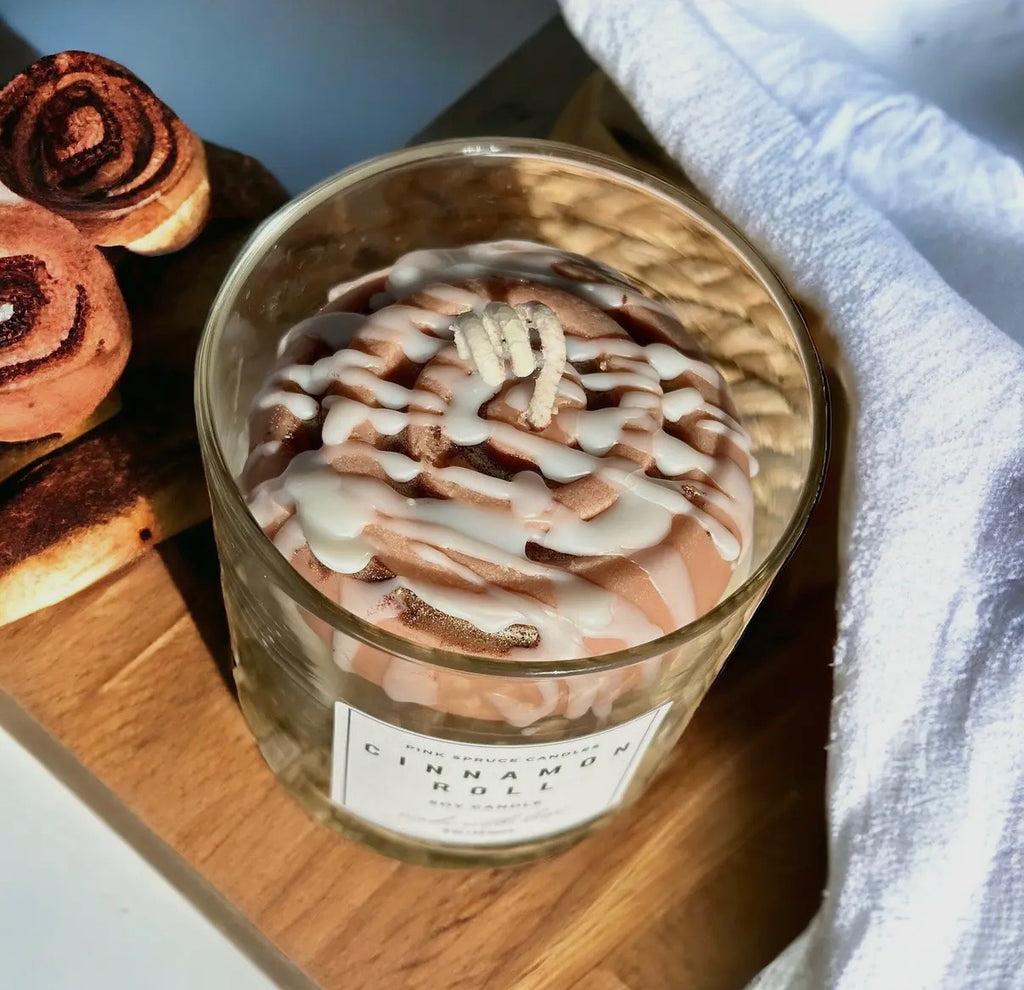 Cinnamon roll candle